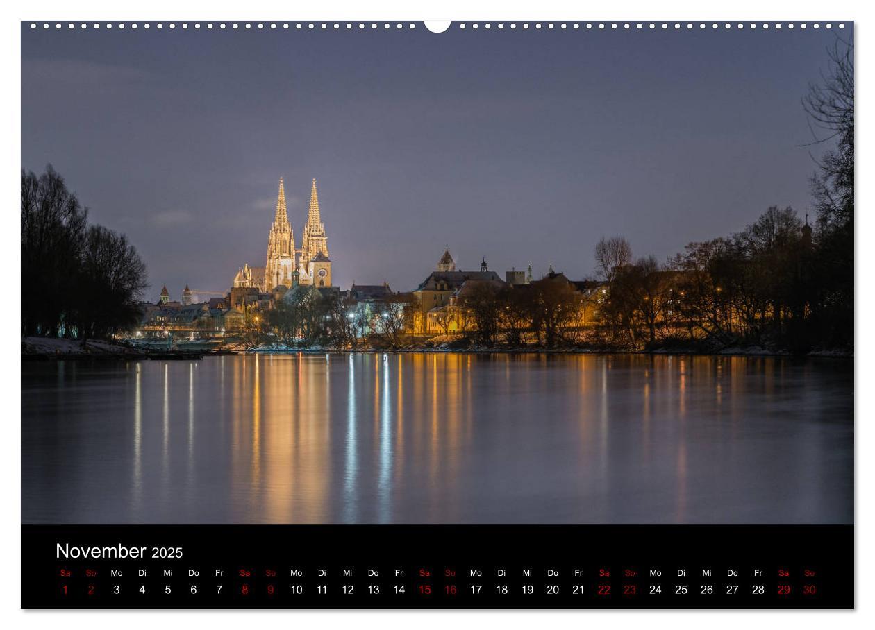 Bild: 9783435374816 | Regensburg bei Nacht (hochwertiger Premium Wandkalender 2025 DIN A2...