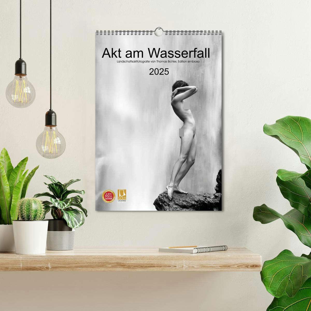 Bild: 9783457017104 | Akt am Wasserfall (Wandkalender 2025 DIN A3 hoch), CALVENDO...